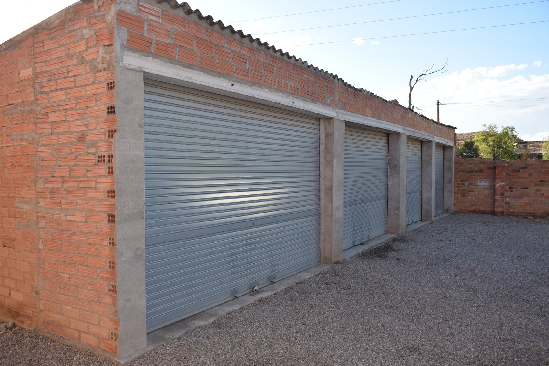Exterior de Trasters Lleida en Butsènit con acceso directo a los trasteros